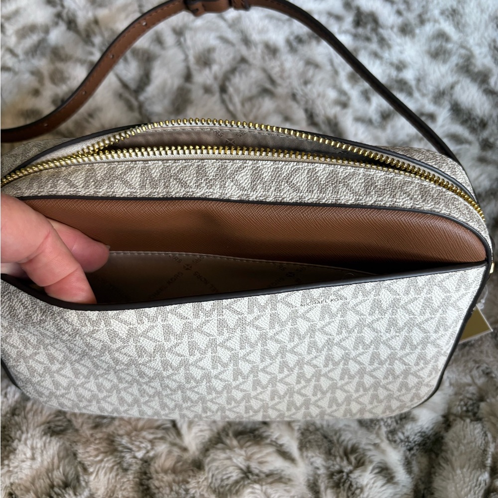 NWT Michael Kors Jet Set Large East West Chain Crossbody Vanilla - Picture 12 of 14